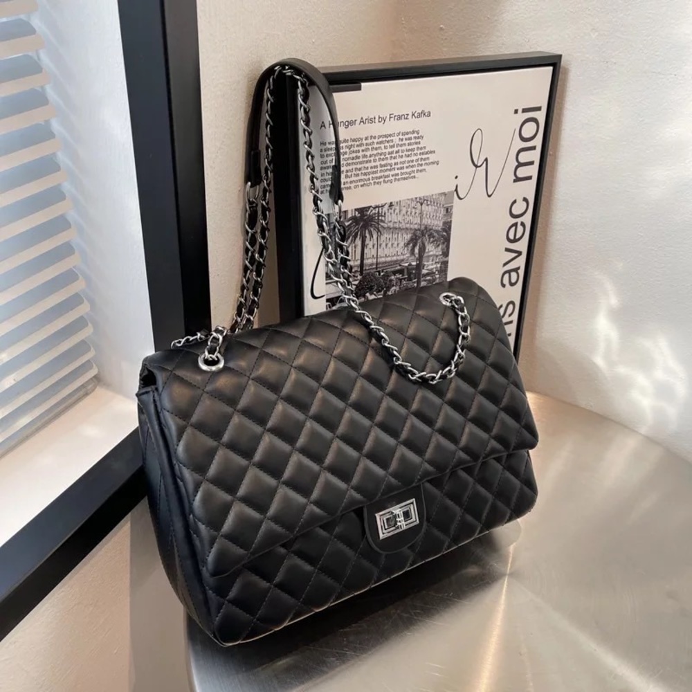 NEW * Black Quilted Purse